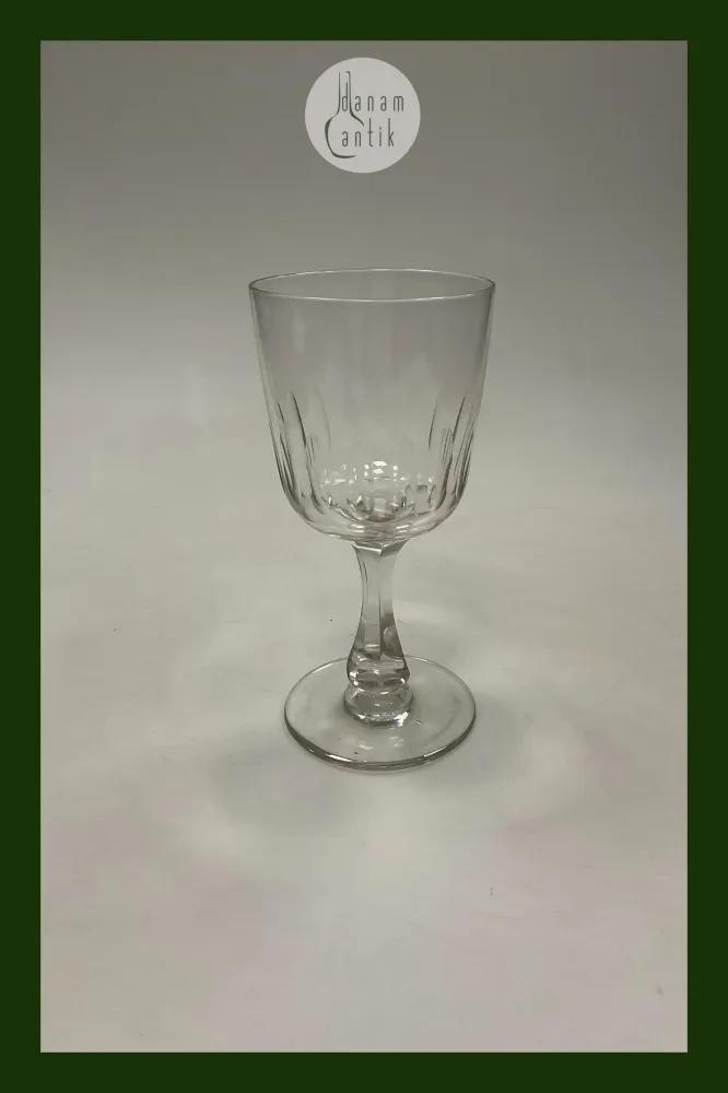 Holmegaard Derby Rødvinsglas 19cm Klart glas med oliv slibing og facet slebet stilk. Fra 1890-1950