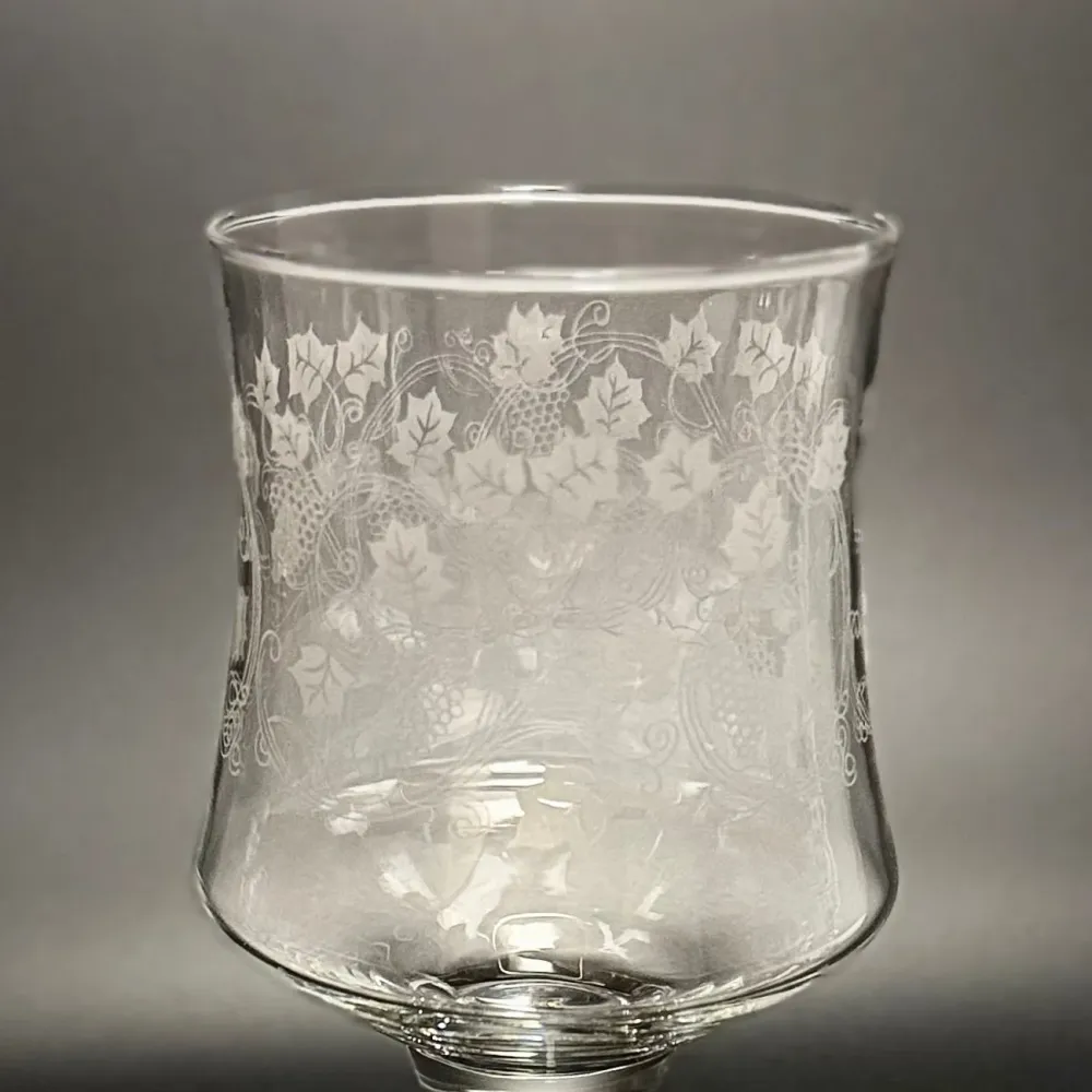 Store Bacchus rødvinsglas med ætset vinranke