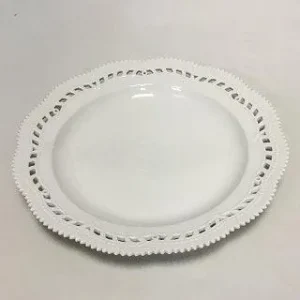 Royal Copenhagen Hvid Flora Danica / Perlestel Fad med gennembrudt kant No. 3574