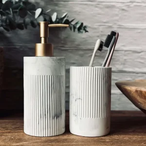 Sæbedispenser i marmor look