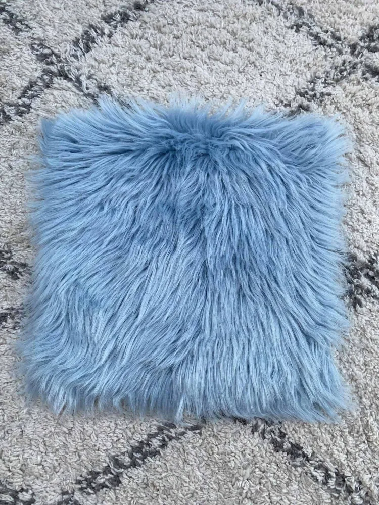 Sædehynde - Ice blue - Imiteret pels TILBUD