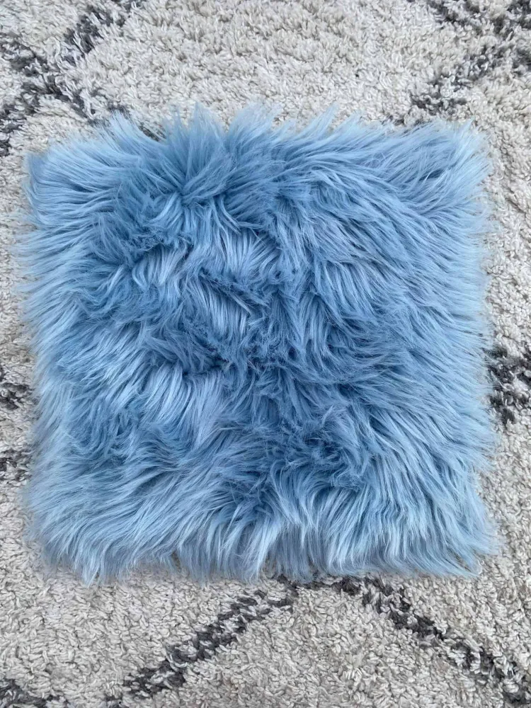 Sædehynde - Ice blue - Imiteret pels TILBUD