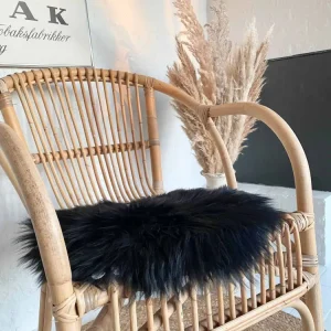 Sædeskind af lammeskind – Sort Dia 37cm