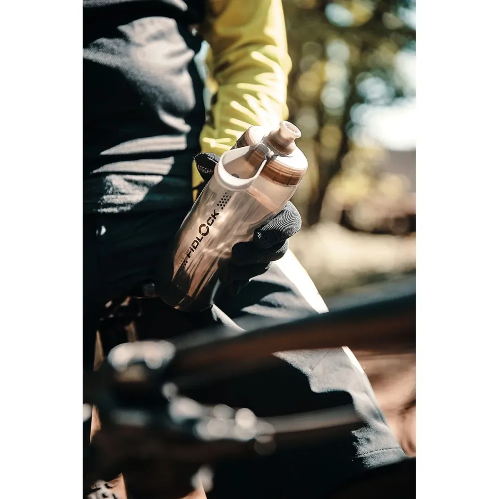 Flaske- og flaskeholdersæt FIDLOCK TWIST BIKE BASE 590 ml røget
