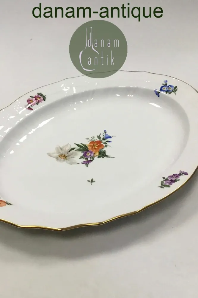 Royal Copenhagen Saksisk Blomst Let Ovalt Serveringsfad No. 1556