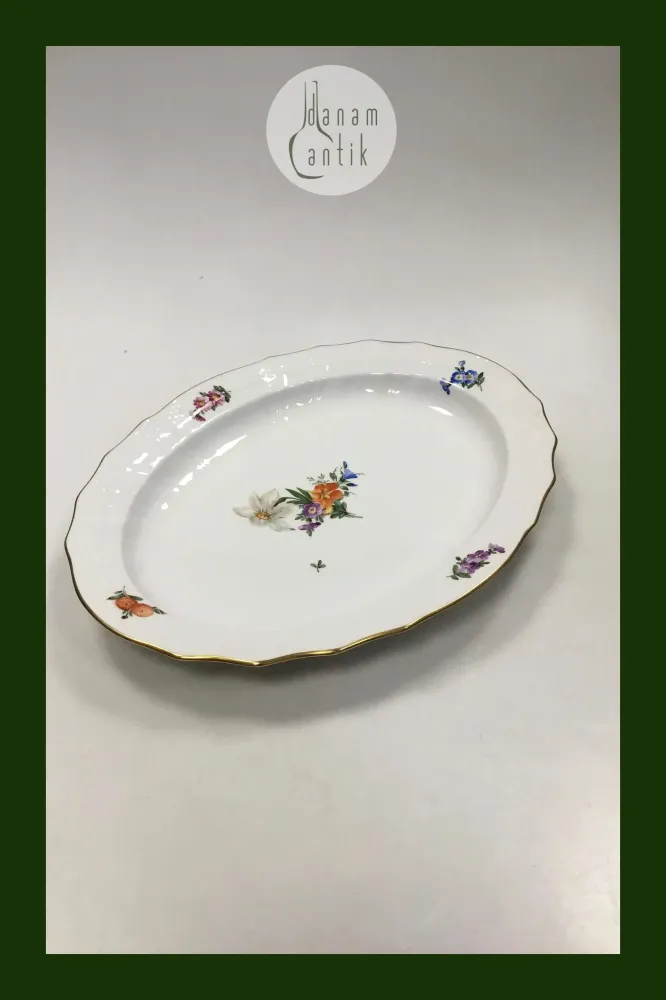 Royal Copenhagen Saksisk Blomst Let Ovalt Serveringsfad No. 1556