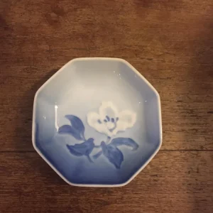 Bing & Grøndahl. Julerose, 8-kantet skål 9 cm. #331