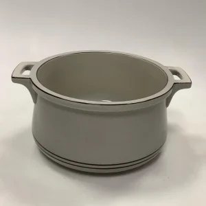 Bing og Grøndahl Stentøj Columbia Låggryde uden låg No 405. Måler 24 cm / 9 29/64 inch