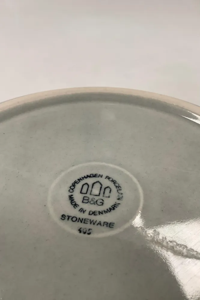Bing og Grøndahl Stentøj Columbia Låggryde uden låg No 405. Måler 24 cm / 9 29/64 inch