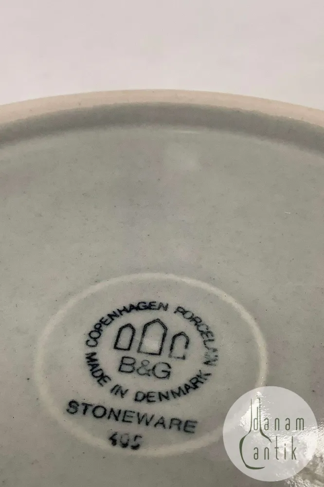 Bing og Grøndahl Stentøj Columbia Låggryde uden låg No 405. Måler 24 cm / 9 29/64 inch