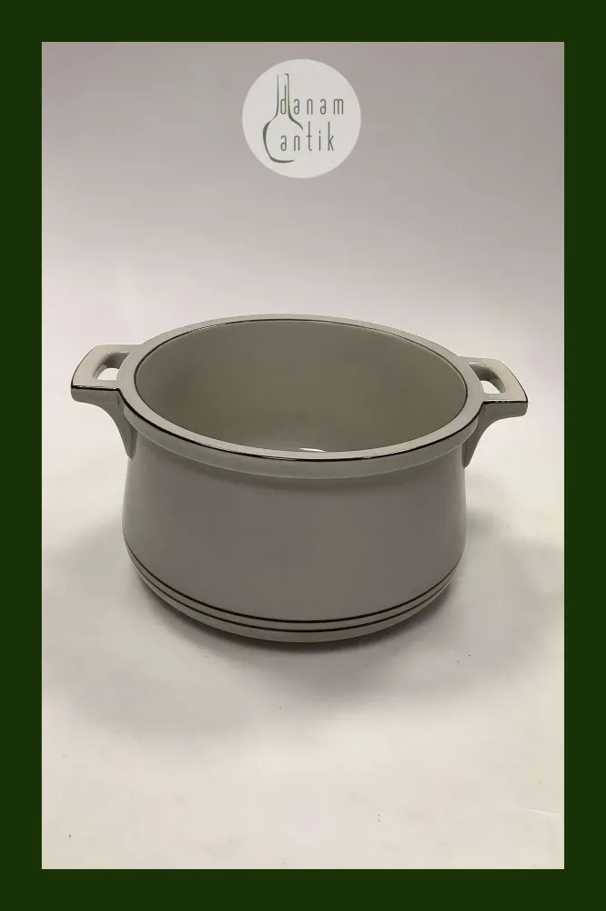 Bing og Grøndahl Stentøj Columbia Låggryde uden låg No 405. Måler 24 cm / 9 29/64 inch