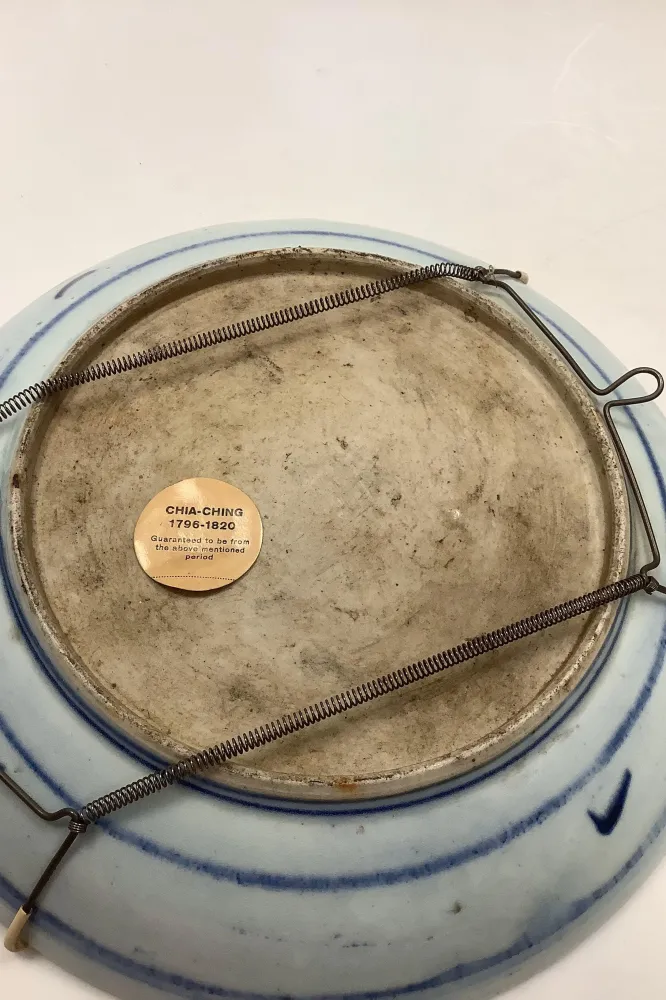 Kinesisk Porcelænsskål i hvid og blue fra Chia-Ching perioden Måler 24,5cm / 9.65 inch Chia-Ching 1796-1820