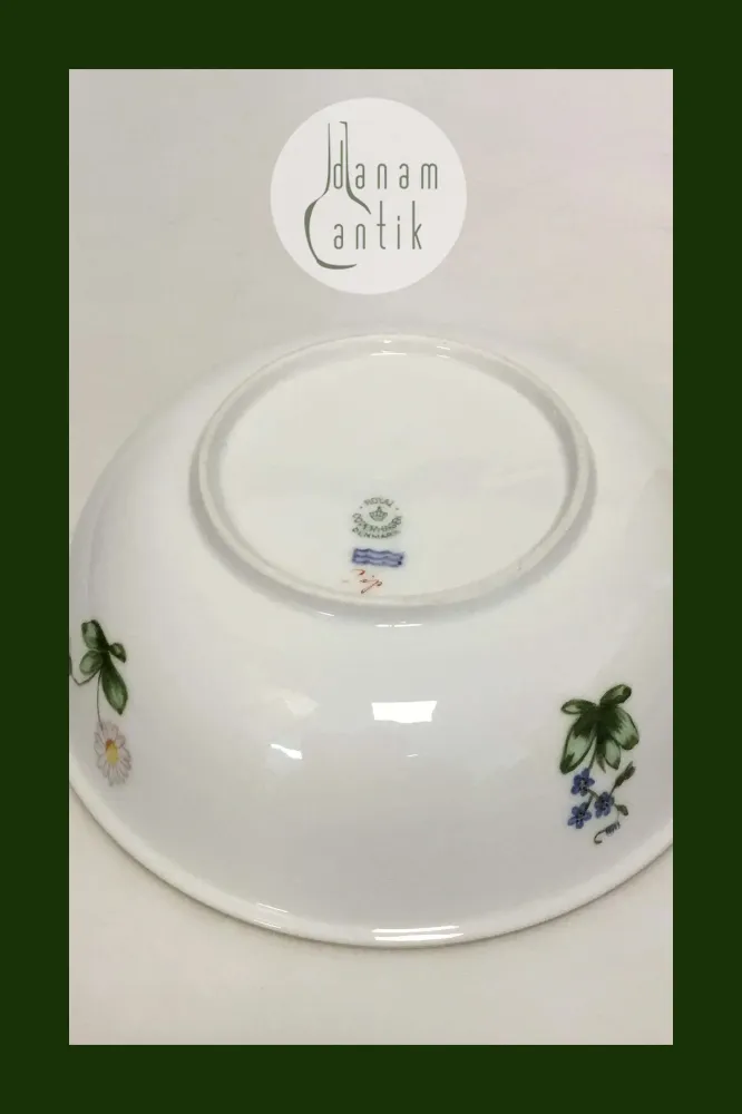 Royal Copenhagen Bellis og Følfod Rund skål