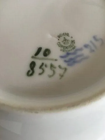 Royal Copenhagen Blå Blomst Kantet Skål No 8557