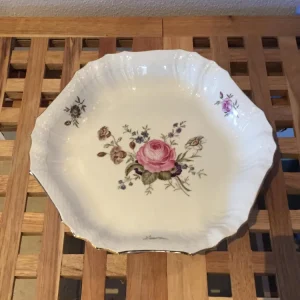 Royal Copenhagen. Frijsenborg, Skål kantet 23 cm. #1527