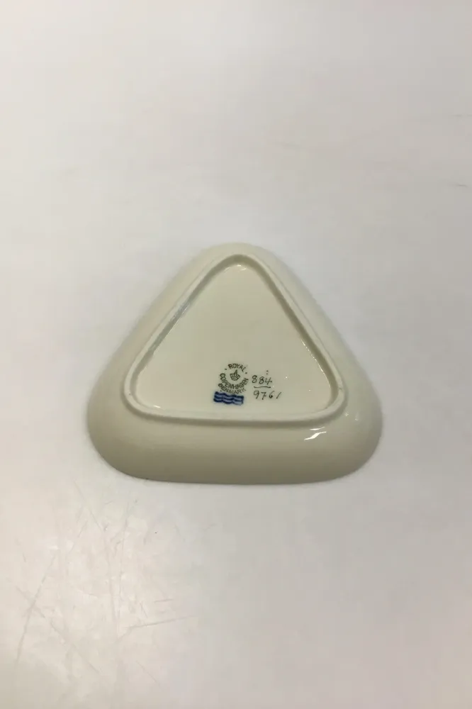 Royal Copenhagen Hjertegræs Lille Trekantet skål No 884/9761