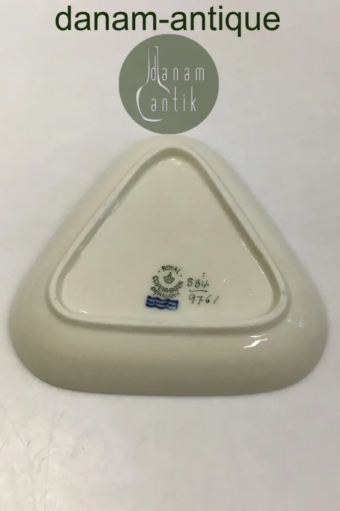 Royal Copenhagen Hjertegræs Lille Trekantet skål No 884/9761
