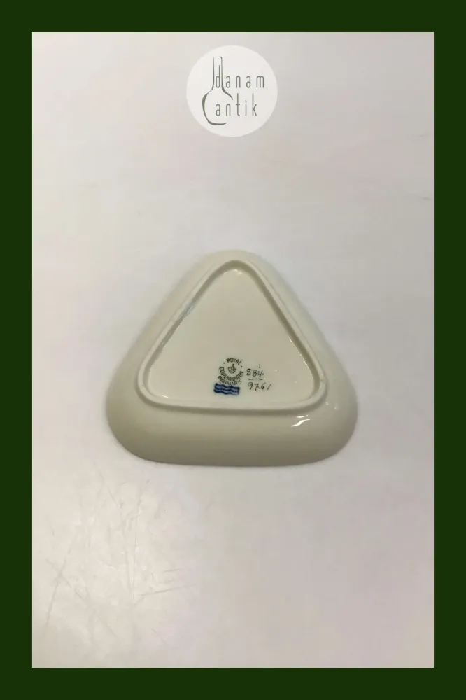 Royal Copenhagen Hjertegræs Lille Trekantet skål No 884/9761
