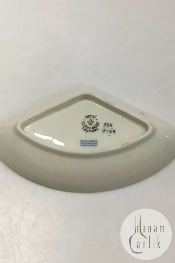 Royal Copenhagen Hjertegræs Trekantet skål No 884/9783