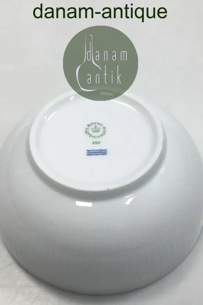 Royal Copenhagen Hvid Riflet Skål No. 454