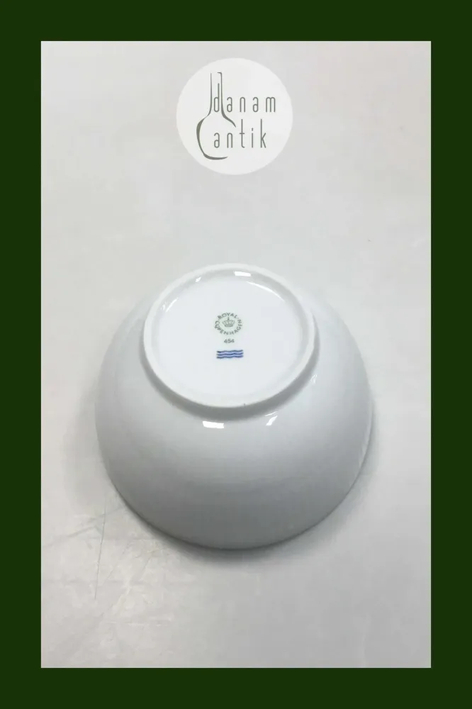 Royal Copenhagen Hvid Riflet Skål No. 454