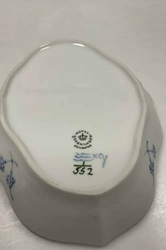Royal Copenhagen Musselmalet Halvblonde oval assiet No 552