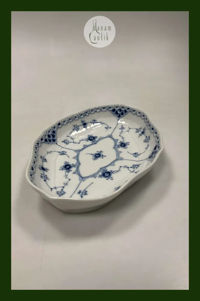Royal Copenhagen Musselmalet Halvblonde oval assiet No 552