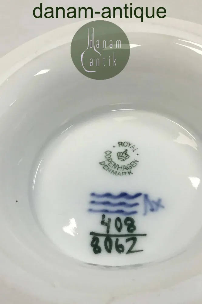 Royal Copenhagen Rosenknop Kageskål på Fod No 8062