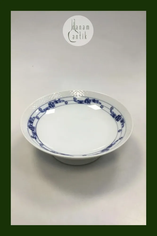 Royal Copenhagen Rosenknop Kageskål på Fod No 8062