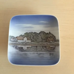 Royal Copenhagen, Skål Færgegaarden Guldborgsund 11 cm. #3444
