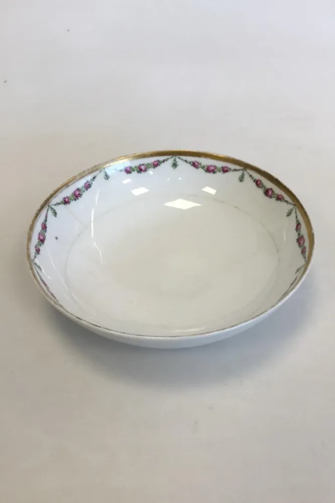 Royal Copenhagen Stel nr. 478 Rosenguirlande med guld Rund Skål No 9024