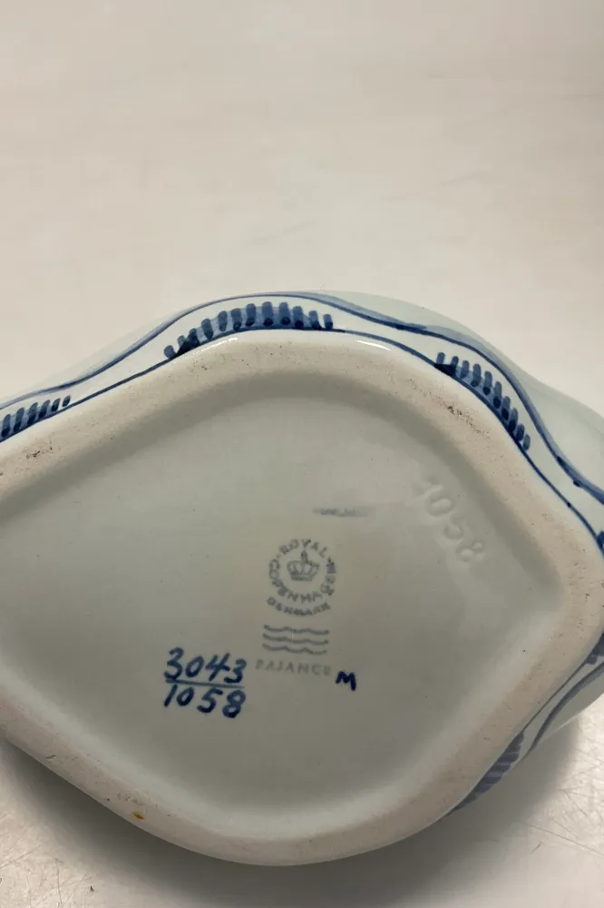 Royal Copenhagen Blå Tranquebar Bonbonniere And uden låg No 3043/1058