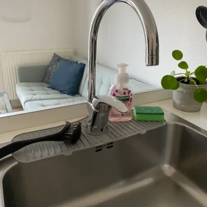 Silikonemåtte "SPLASH GUARD" til rundt om køkkenarmatur 45x14,5x0,5 cm