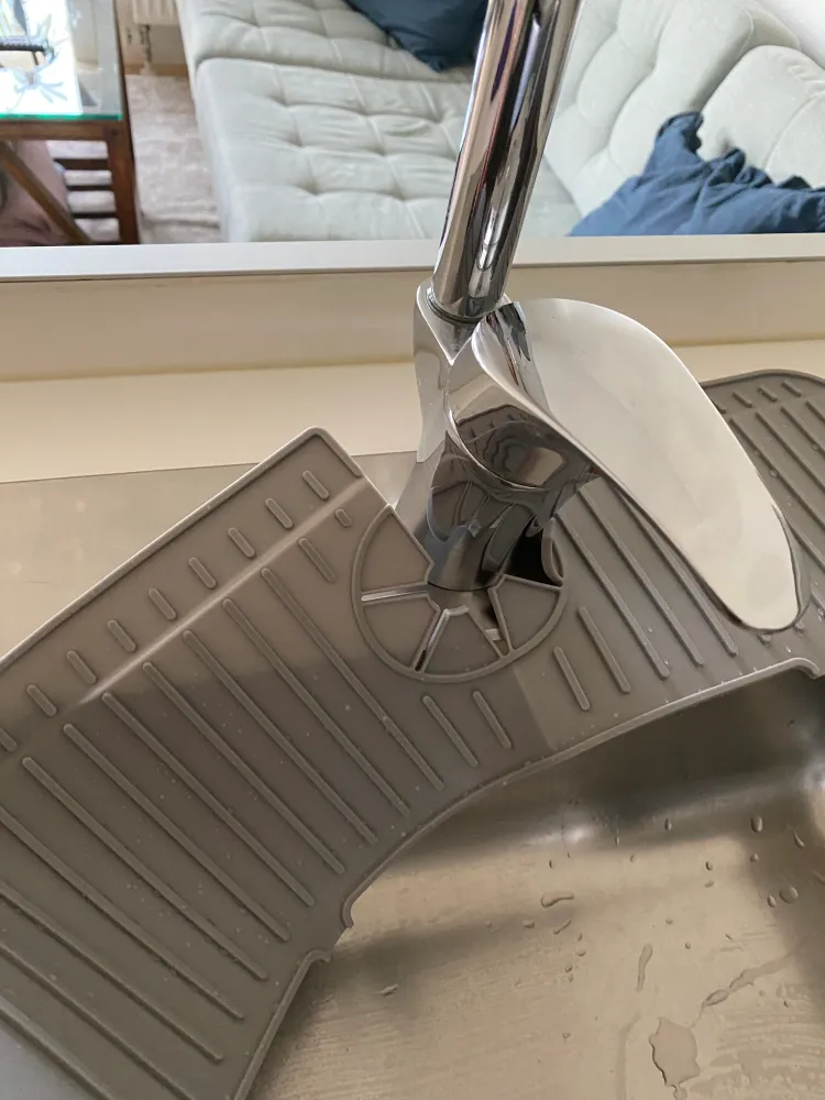 Silikonemåtte "SPLASH GUARD" til rundt om køkkenarmatur 45x14,5x0,5 cm