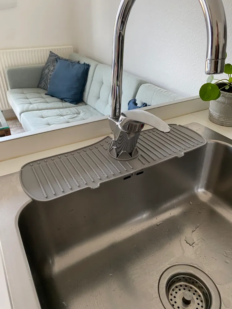 Silikonemåtte "SPLASH GUARD" til rundt om køkkenarmatur 45x14,5x0,5 cm