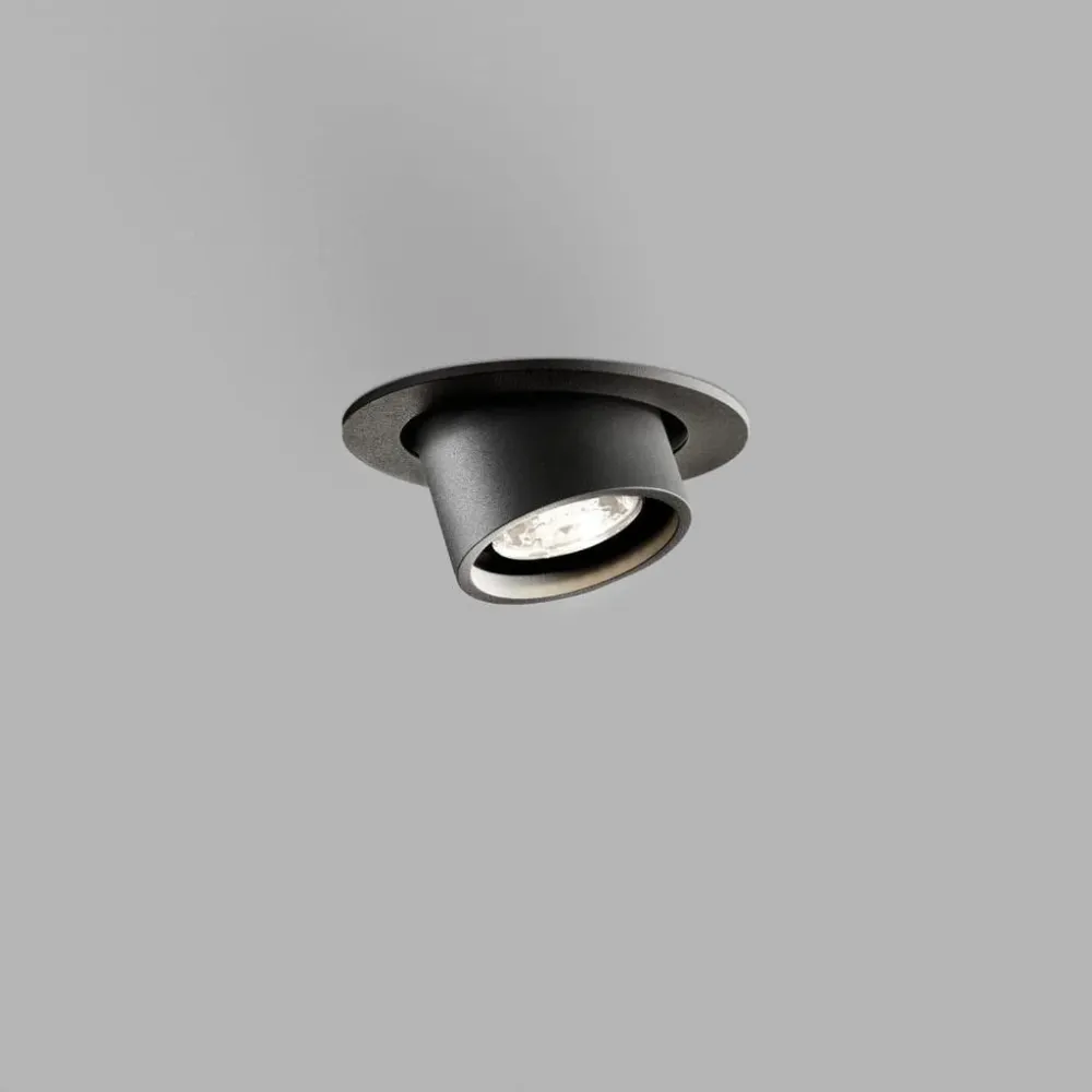 Angle LED Downlight – Sort finish med varmt 2700/3000K lys (Light-Point)