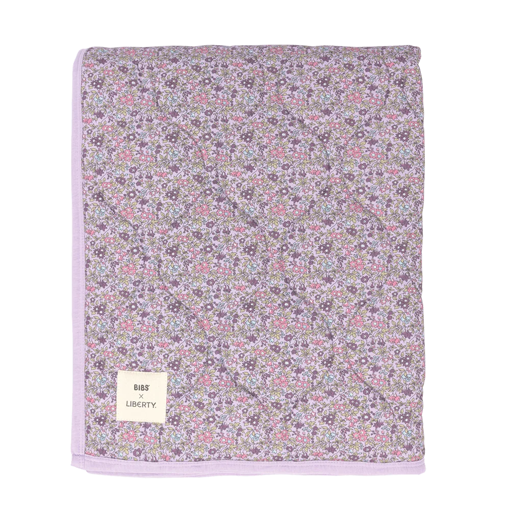 BIBS x LIBERTY Quiltet Tæppe Chamomile Lawn - Violet Sky