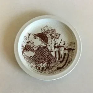 Bjørn Wiinblad, Nymølle Tallerken "Frokost i det grønne" No 3591