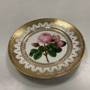 Royal Copenhagen Antik Tallerken med Blomster Motiv og guld. Signeret af Christian Klein fra 1820-1850