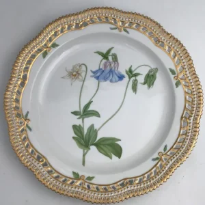 Royal Copenhagen Flora Danica Tallerken med gennembrudt kant No. 20/3526