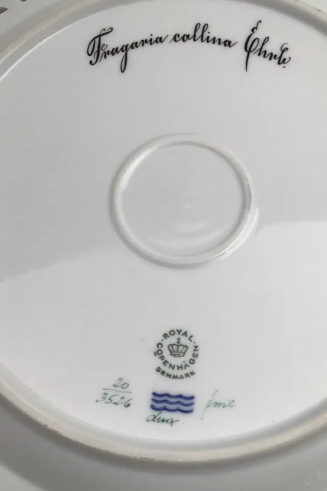 Royal Copenhagen Flora Danica Tallerken med gennembrudt kant No. 20/3526