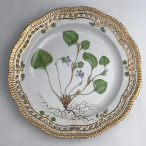 Royal Copenhagen Flora Danica Tallerken med gennembrudt kant No. 20/3526