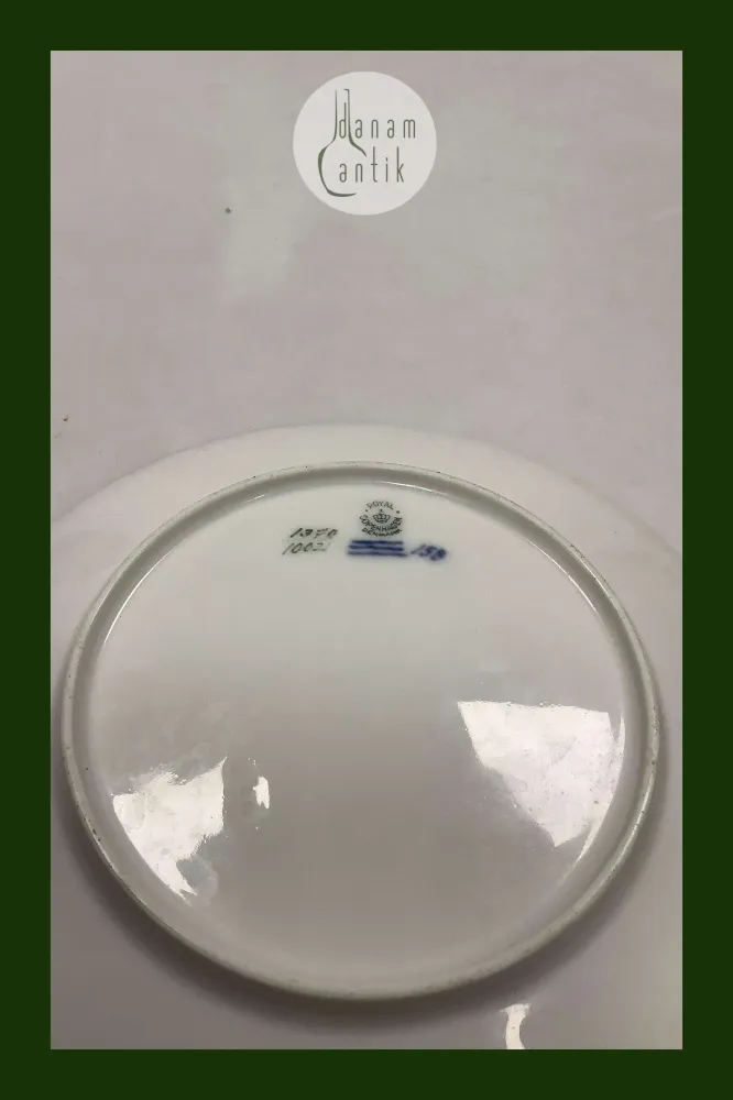 Royal Copenhagen / Kgl. Porcelæn Skærsommernatsdrøm Gammel tallerken No 1370 / 10021