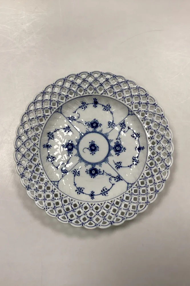 Royal Copenhagen Musselmalet Helblonde med gennembrudt kant Flad Tallerken No. 1/1098