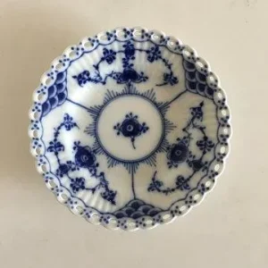 Royal Copenhagen Musselmalet Helblonde Tallerken til Æggebæger No 1145