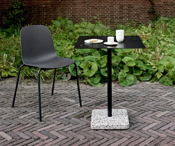HAY Terrazzo Cafébord - Kvadratisk - Red Base - Portable Grey Top