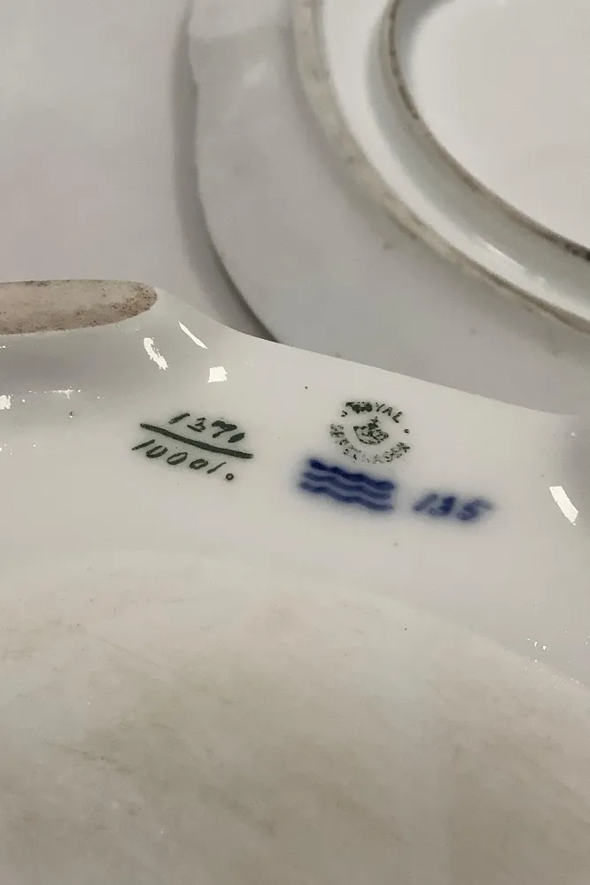 Royal Copenhagen / Kgl. Porcelæn Skærsommernatsdrøm Gammel Terrin med underfad No 1370 / 10001 og 10002