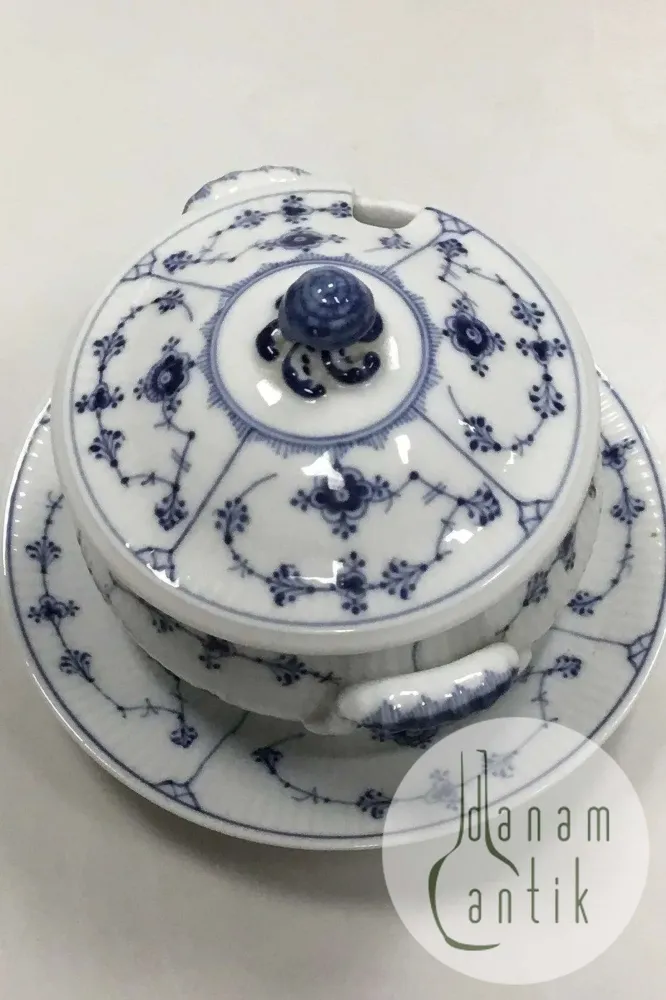 Royal Copenhagen Musselmalet Riflet Lille rund terrin No 205 N2