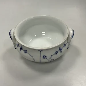 Royal Copenhagen Musselmalet Riflet Rundt Terrin No 221 uden låg