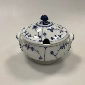 Royal Copenhagen Musselmalet Riflet Sovseterrin No 491